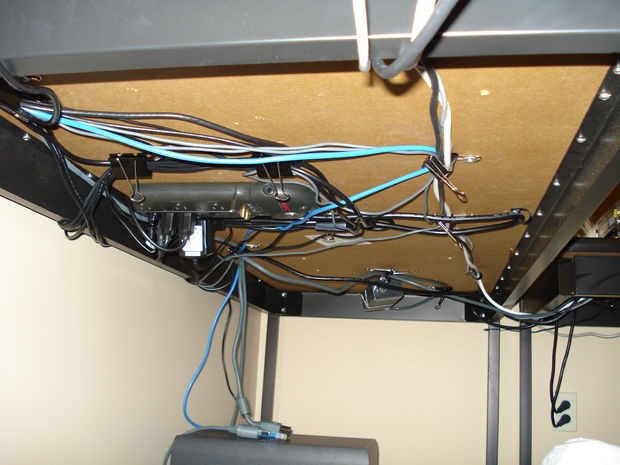 Image Via http://www.instructables.com/id/Computer-Cable-Management-on-the-Cheap/?ALLSTEPS